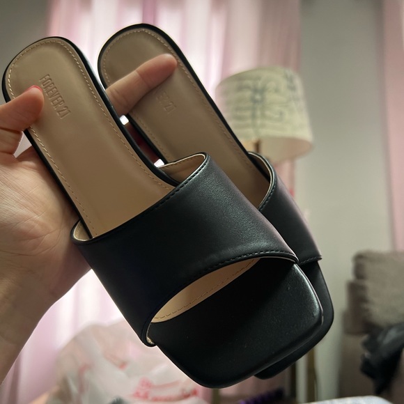 Mule Heels - Picture 1 of 2